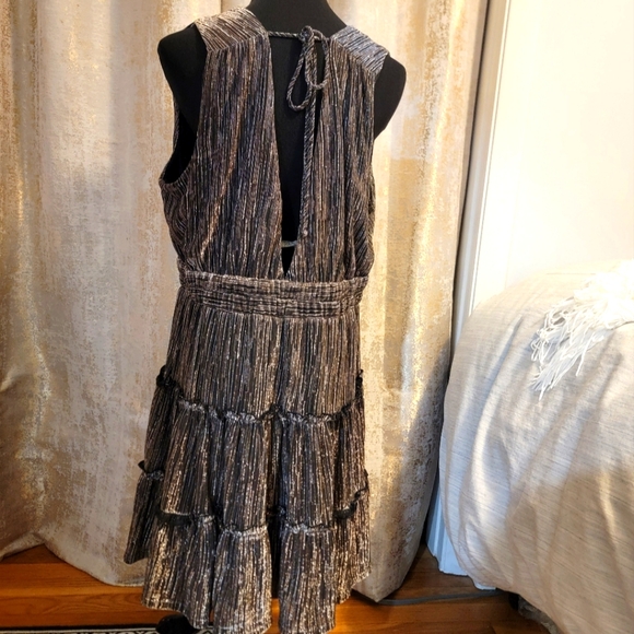 NWT Francesca's V-Neck Dress with Tie Back XL - Picture 4 of 5